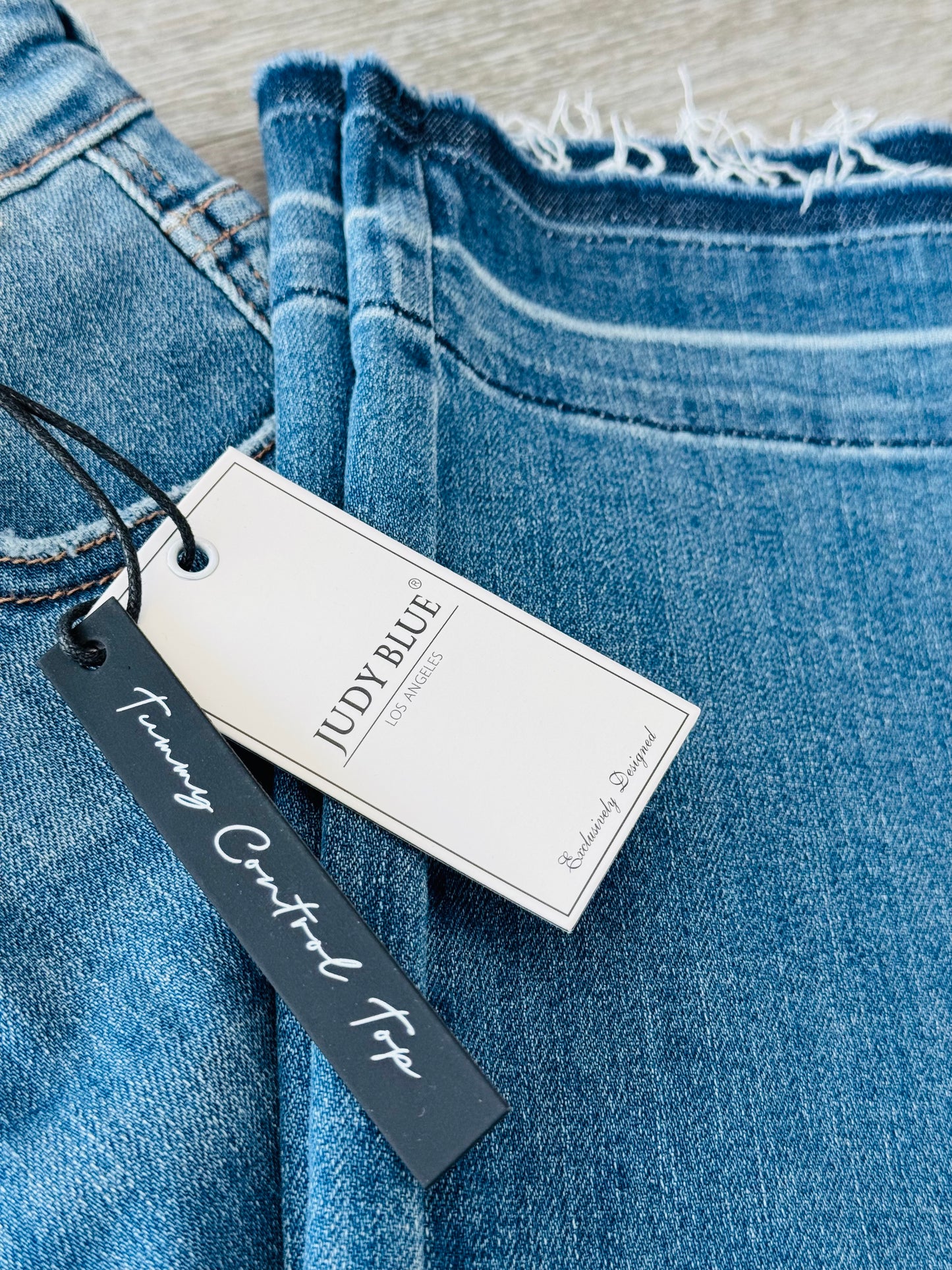 Judy Blue Completely Obsessed Tummy Control Wide Leg Crop Jeans (Reg. & Plus)