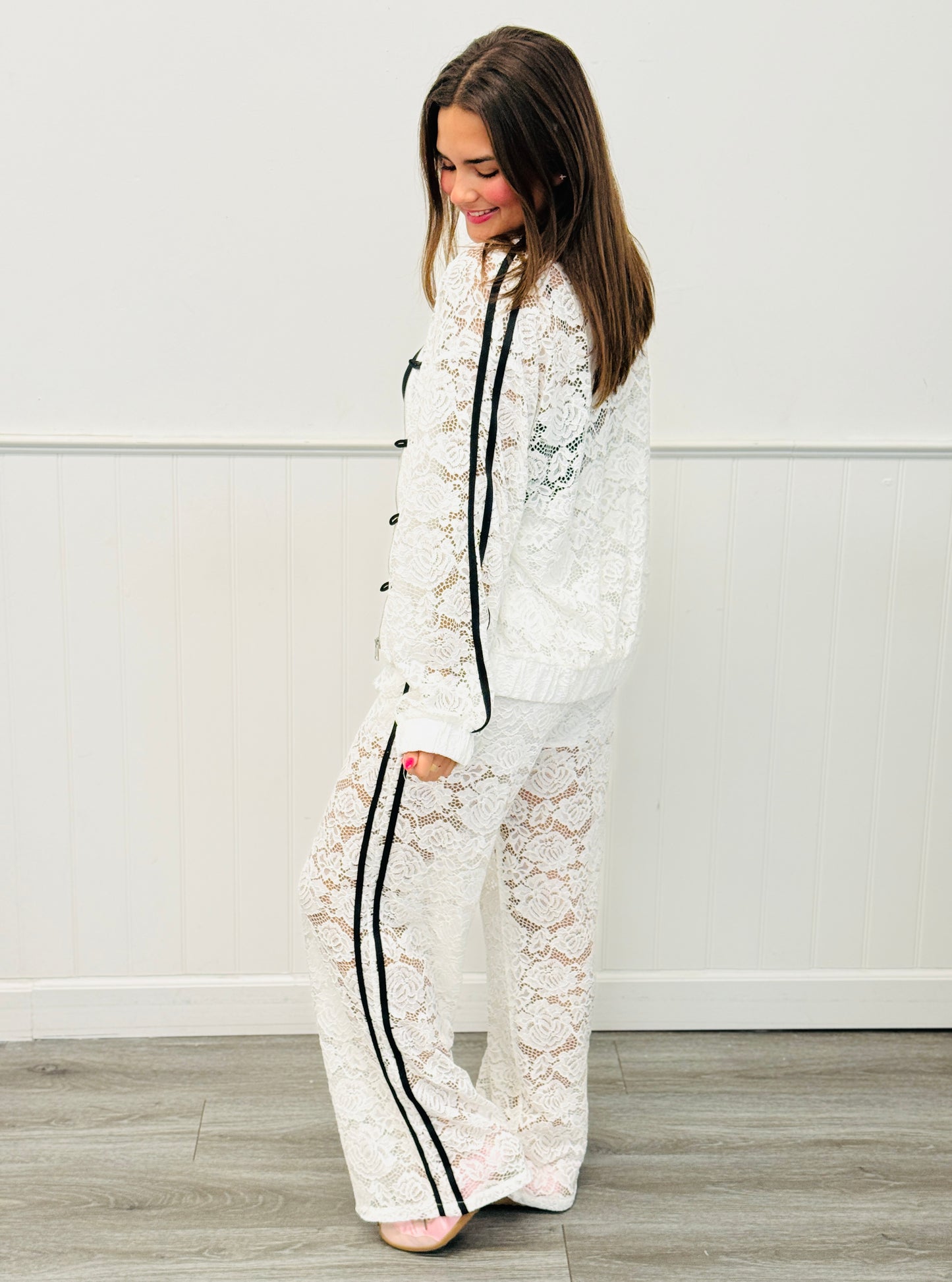 White Lace Side Stripe Jacket & Pants Set (Reg.)