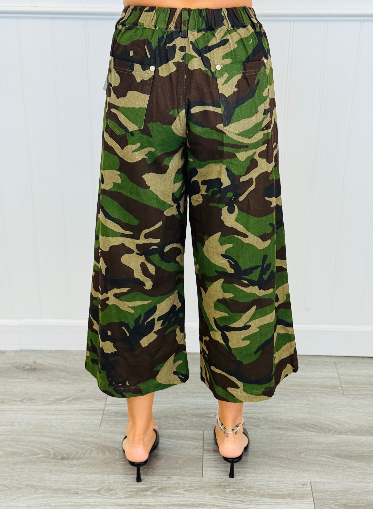 Camo Print Cropped Pants (Reg. and Plus)