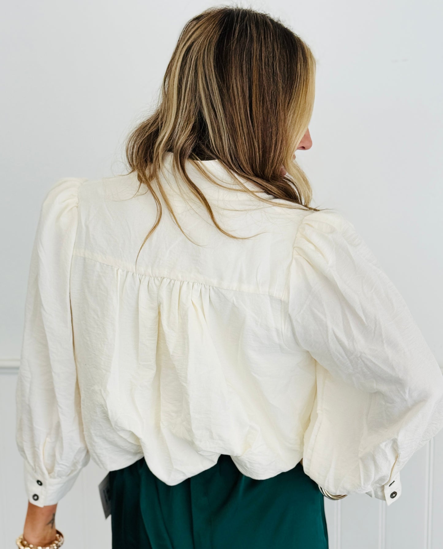 Cream Puff Sleeve Button Loop Blouse (Reg.)