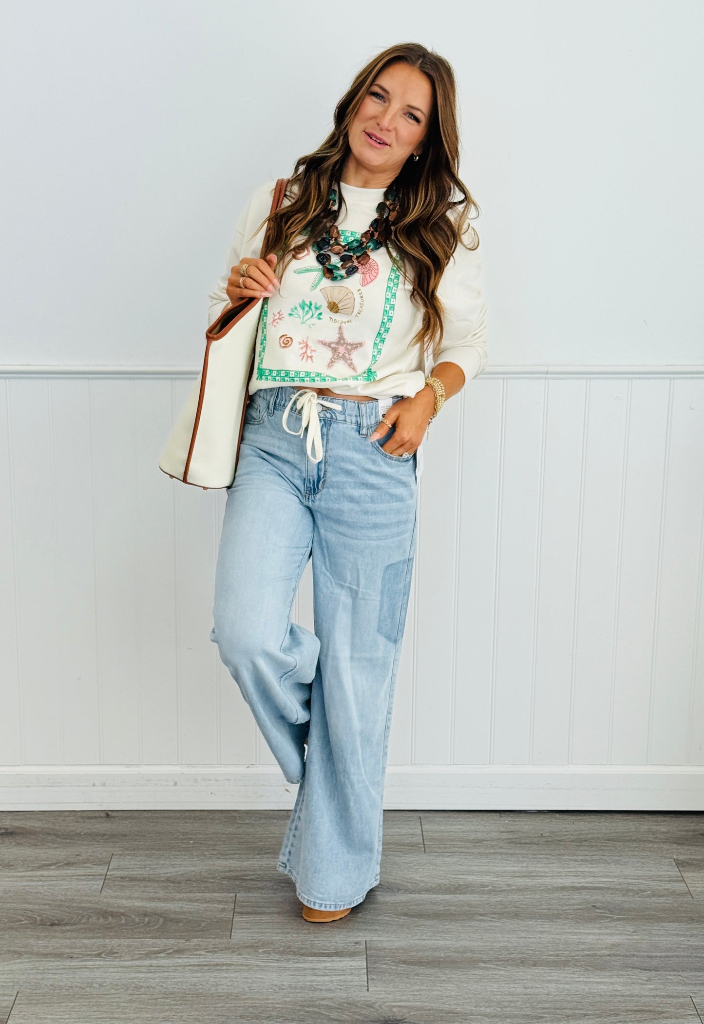 Cream Sea Shell Graphic Sweatshirt (Reg.)