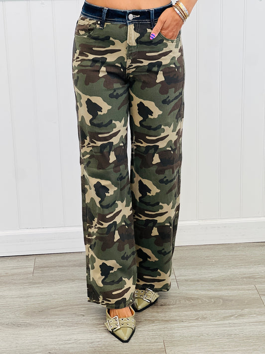 Risen Camo Contrast Waist Jeans (Reg & Plus)