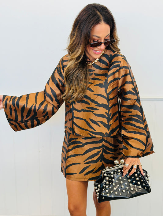 Tiger Print Flare Sleeve Top (Reg.)