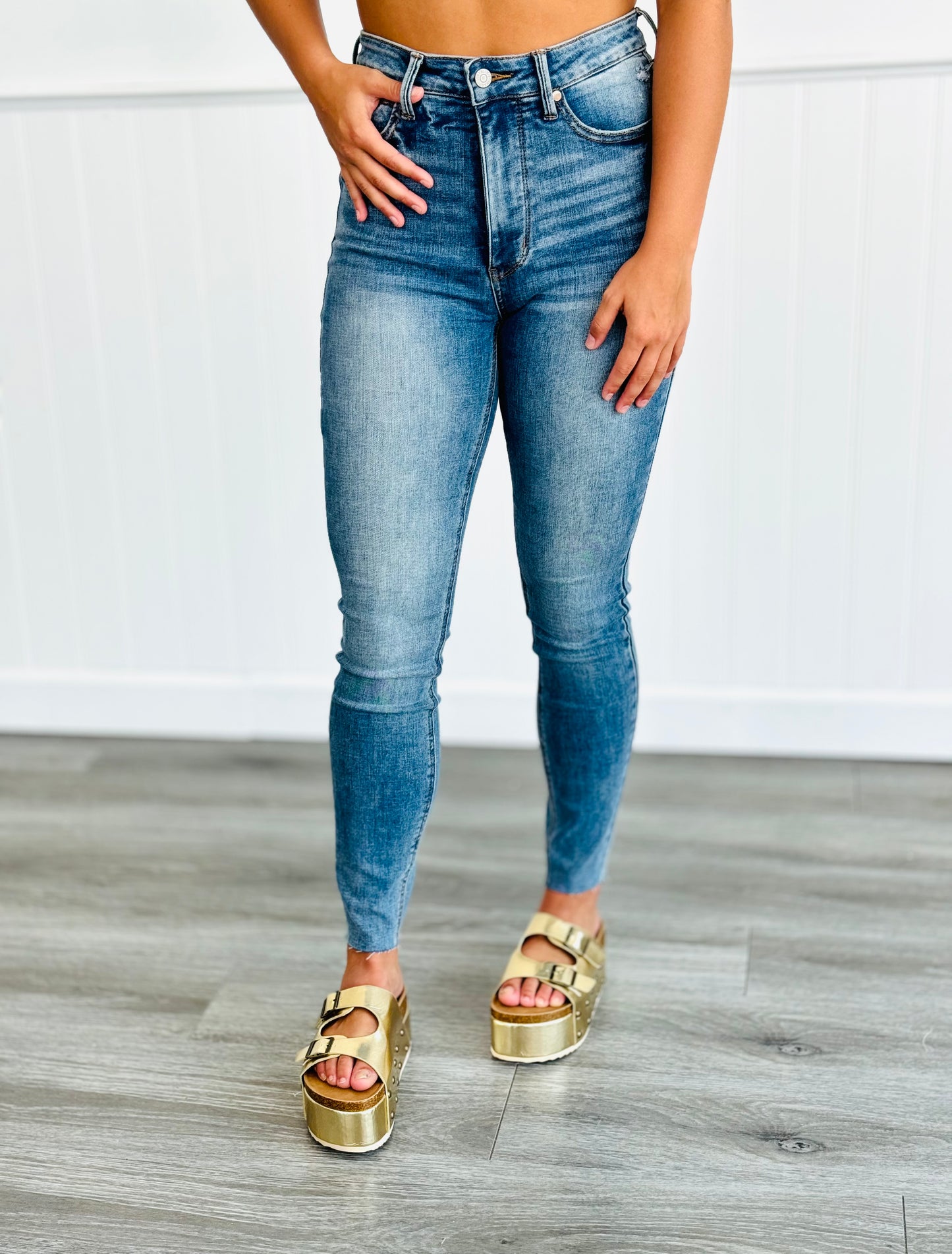 Judy Blue Vintage Vibes Tummy Control Skinny Jeans (Reg. and Plus)