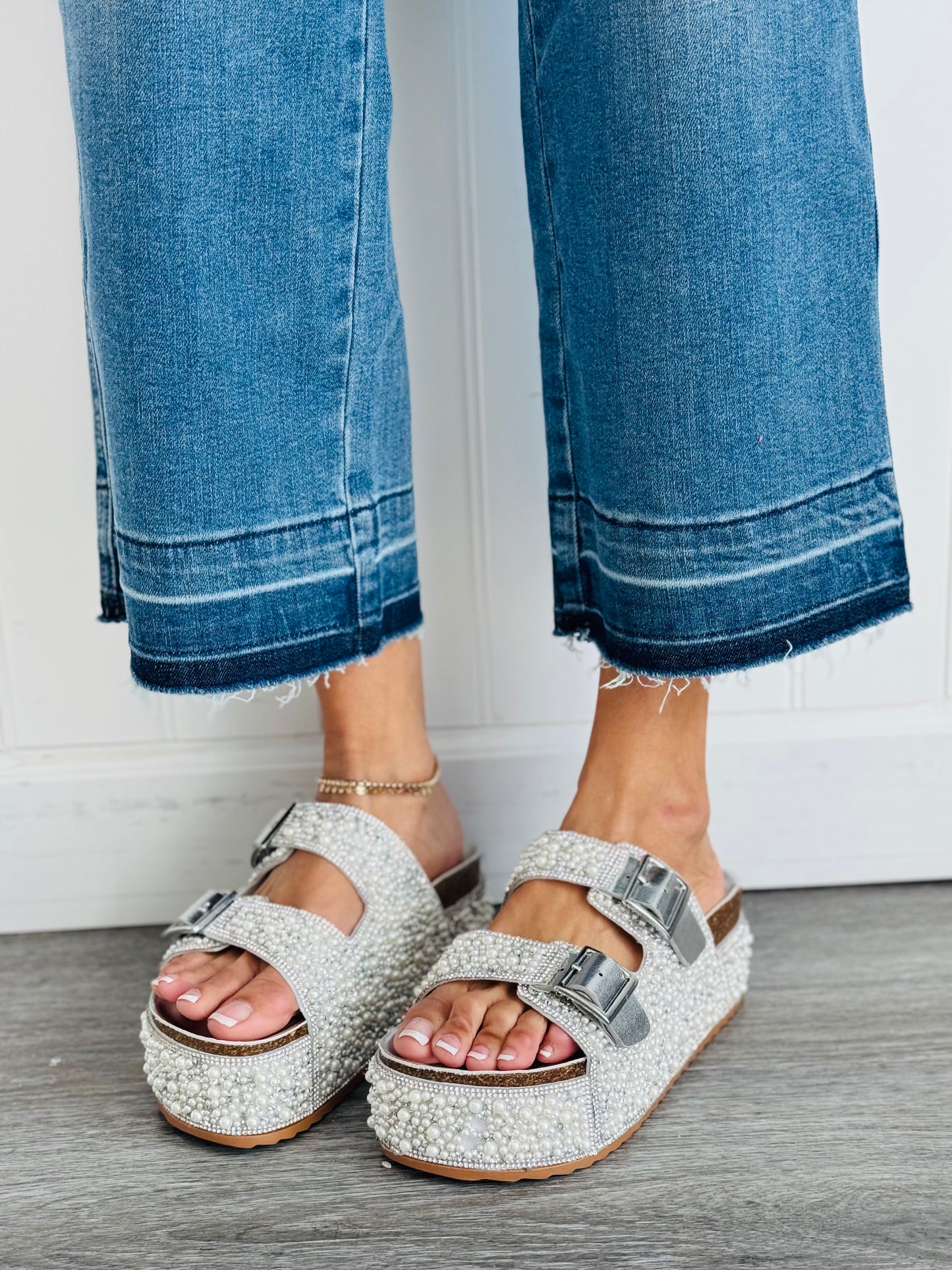Judy Blue Completely Obsessed Tummy Control Wide Leg Crop Jeans (Reg. & Plus)