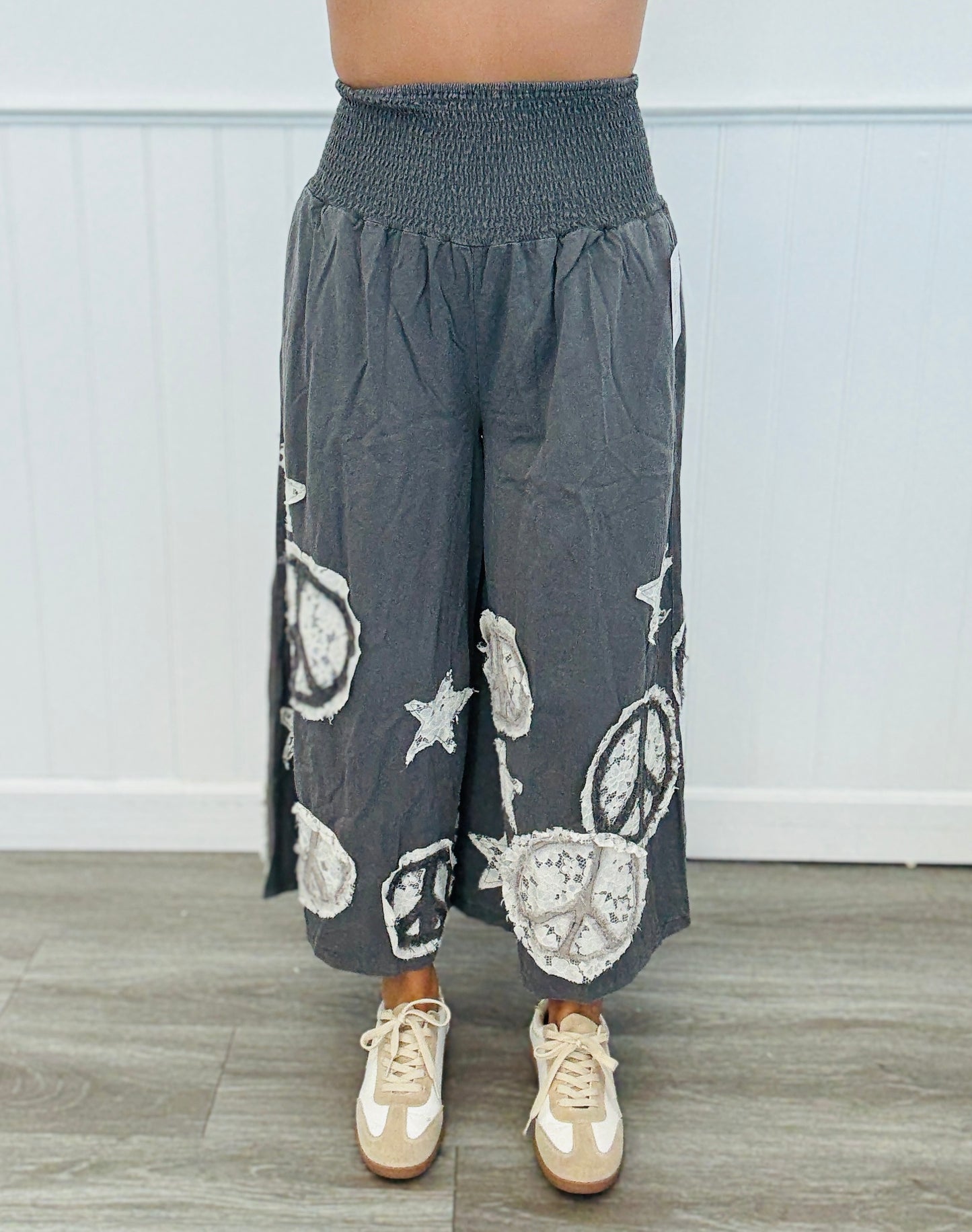 Oli & Hali Peace & Star Patch Pants (Reg.)-2 Colors