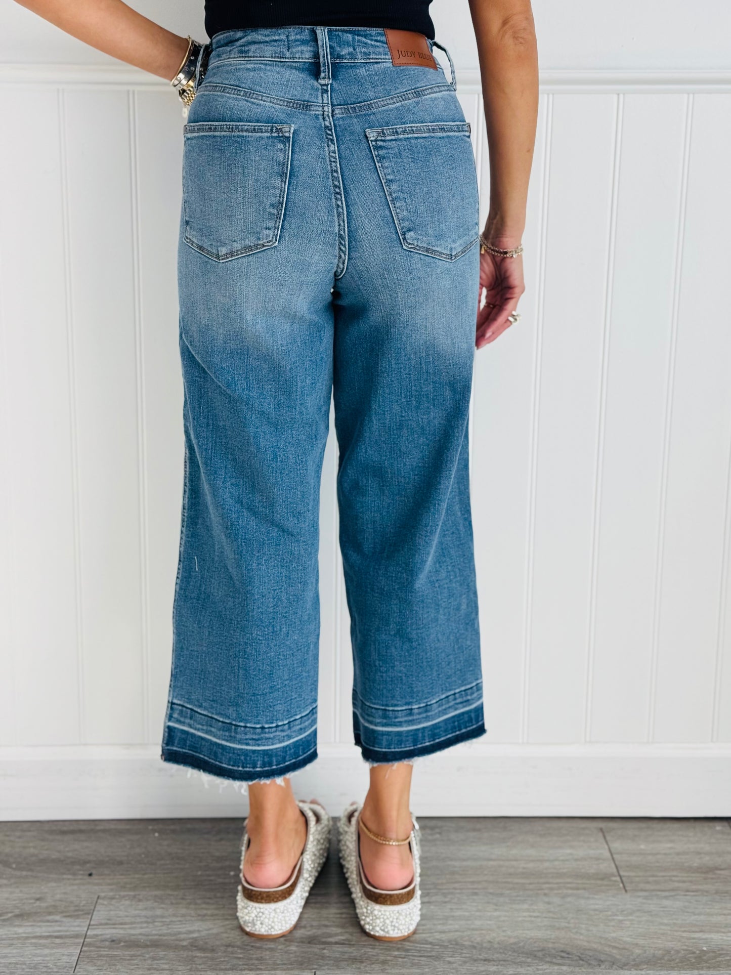 Judy Blue Completely Obsessed Tummy Control Wide Leg Crop Jeans (Reg. & Plus)