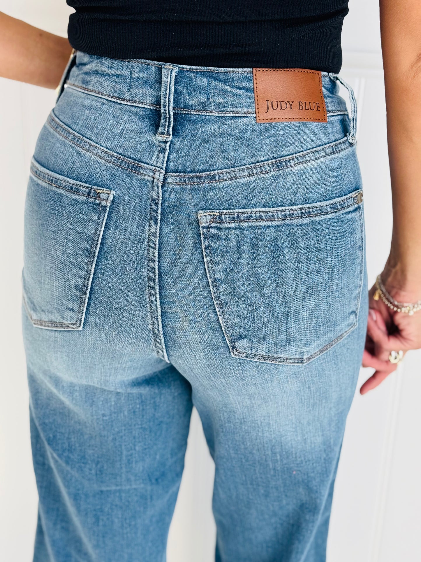 Judy Blue Completely Obsessed Tummy Control Wide Leg Crop Jeans (Reg. & Plus)