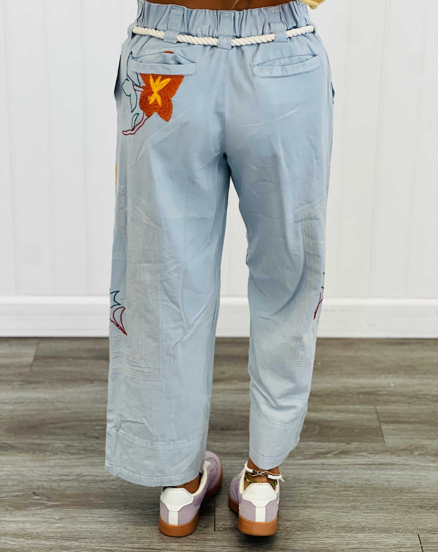 Light Denim Floral Embroidered Pants (Reg.)