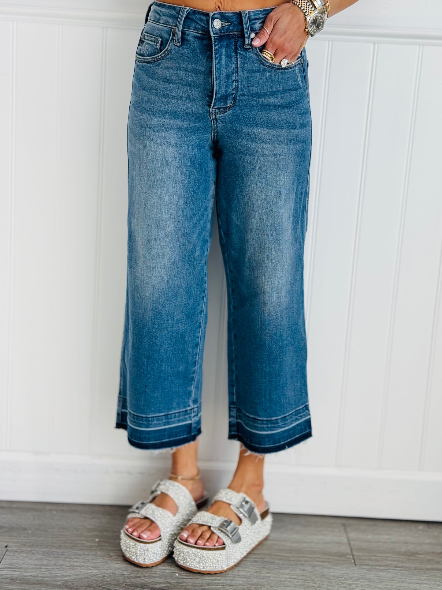 Judy Blue Completely Obsessed Tummy Control Wide Leg Crop Jeans (Reg. & Plus)