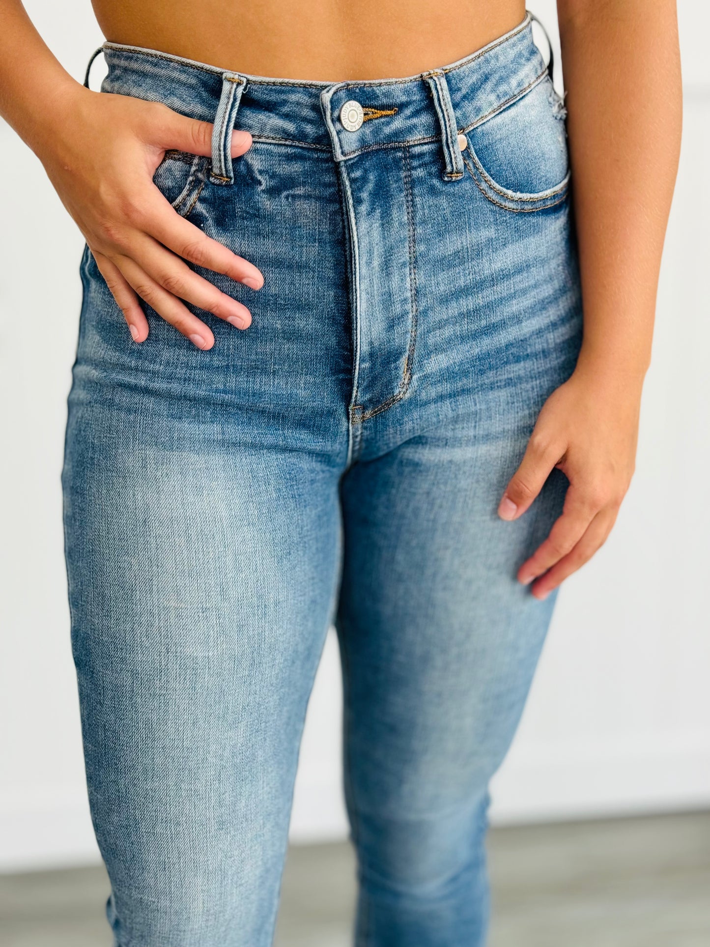 Judy Blue Vintage Vibes Tummy Control Skinny Jeans (Reg. and Plus)