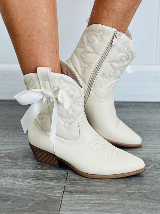 Ivory Rodeo Romance Boots