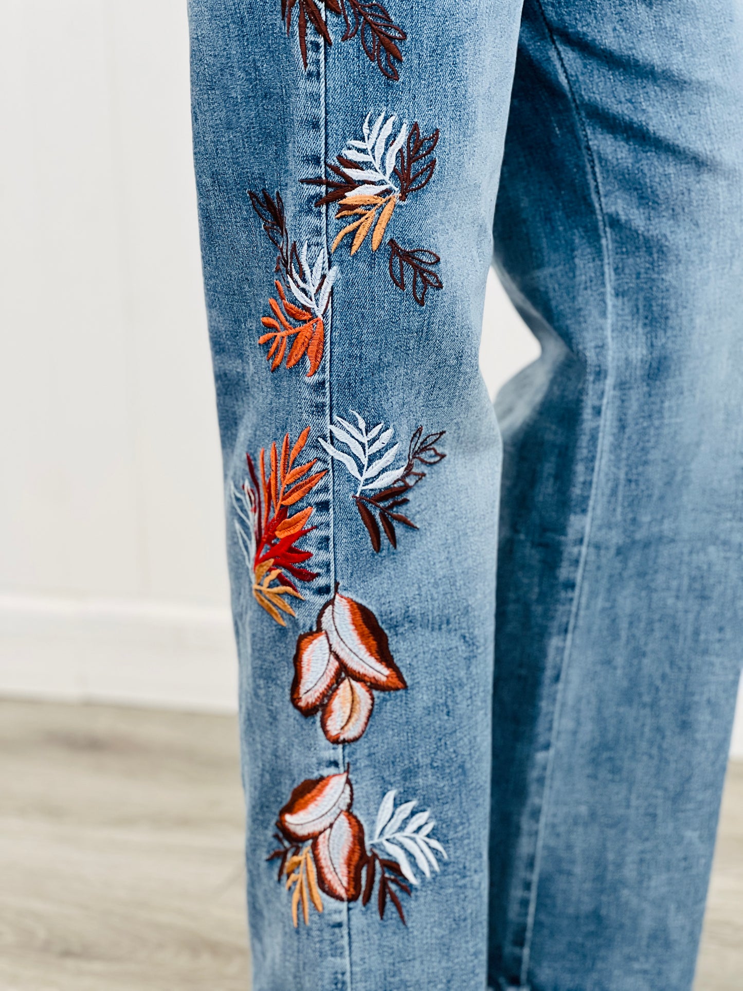 Savannah Sunset Embroidered Denim Pants (Reg.)