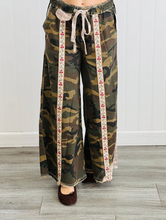 POL Olive Camo Floral Trim Baggy Pants (Reg.)
