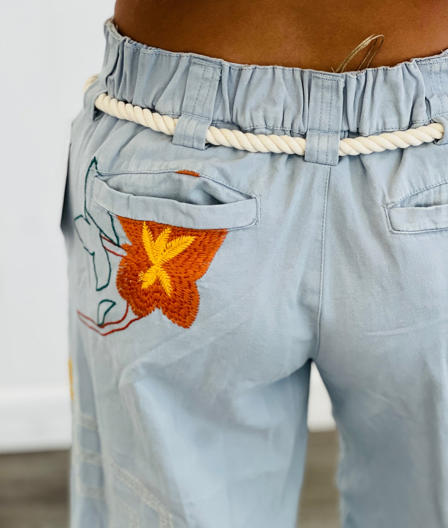 Light Denim Floral Embroidered Pants (Reg.)