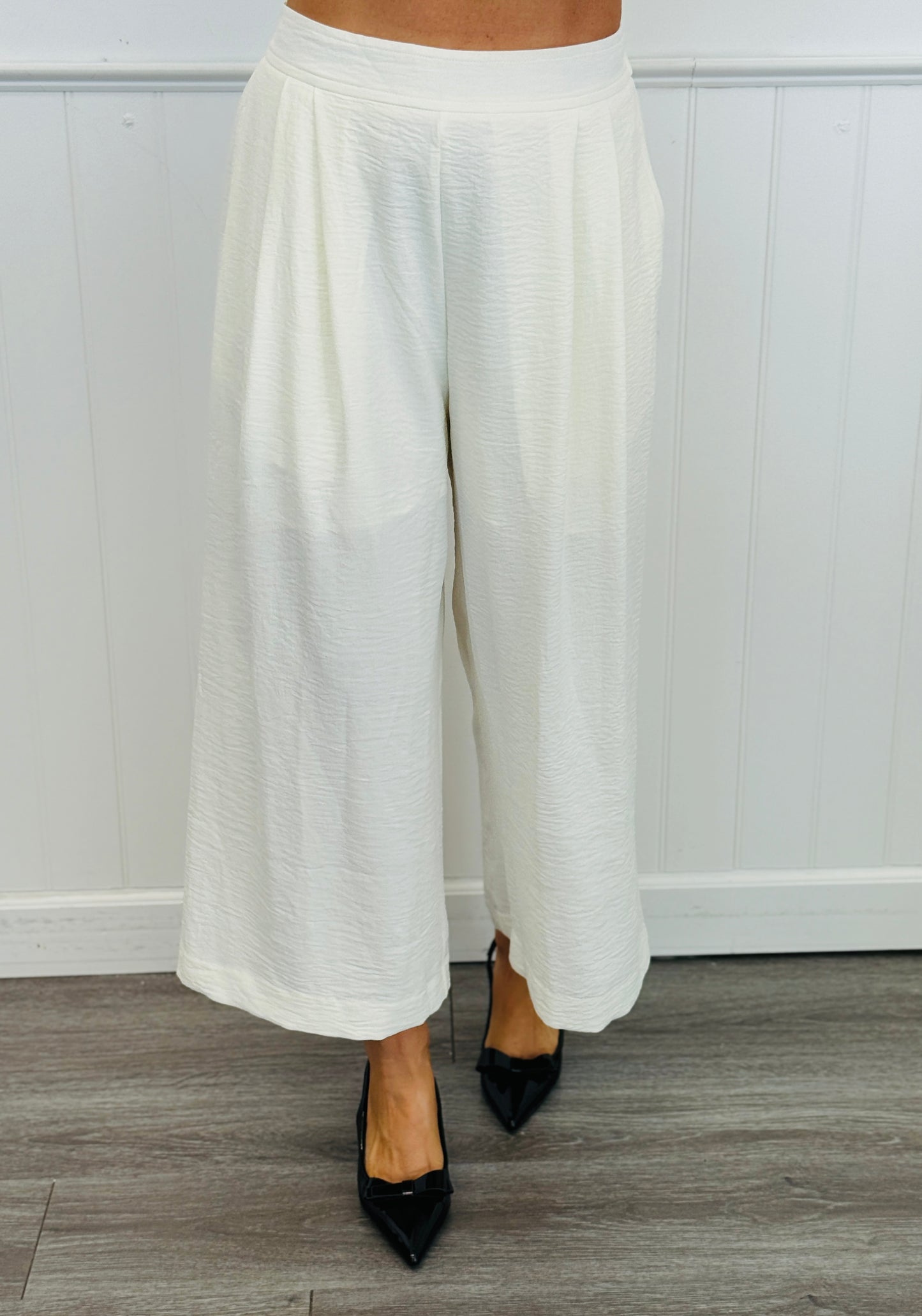 Ivory Contrast Collar Sleeveless Top & Pant Set (Reg. and Plus)