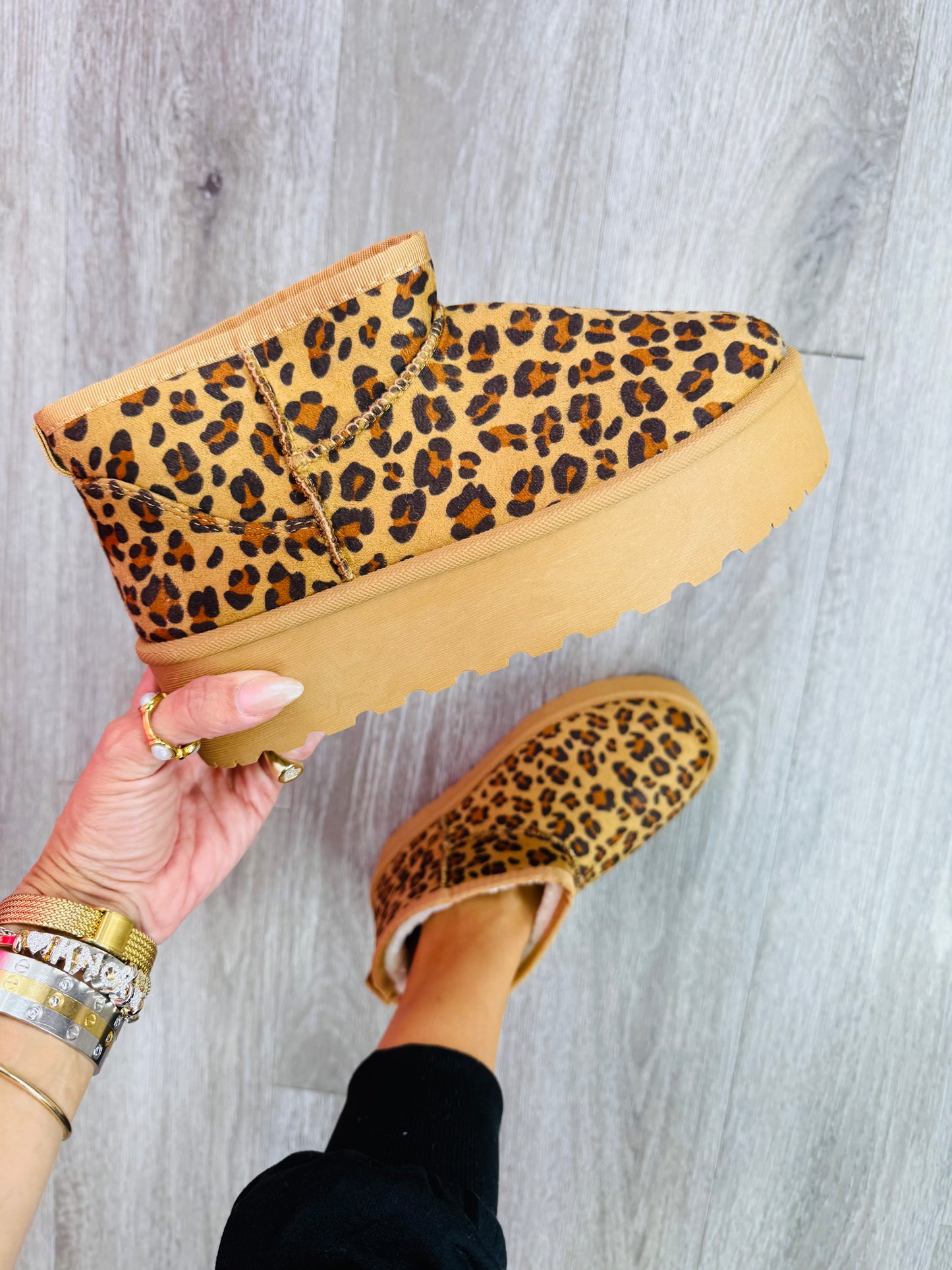 Leopard Feeling Cozy Booties