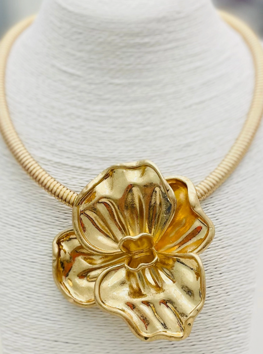 Vintage Flower Choker Necklace