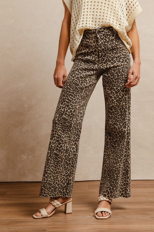Leopard Raw Edge Hem Flare Jeans (Reg.)