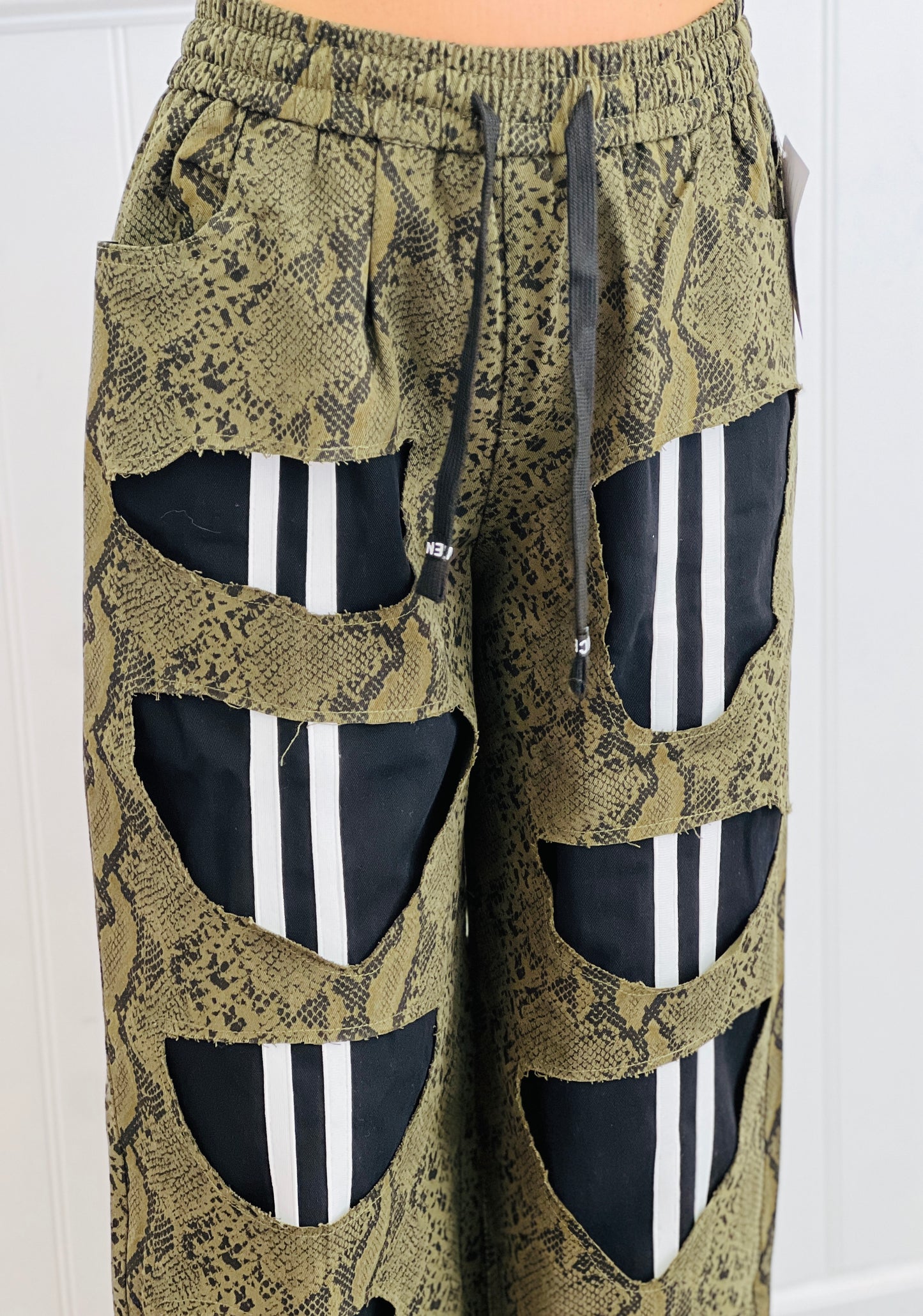 Snake Print Stripe Cut Out Detail Pants (Reg.)