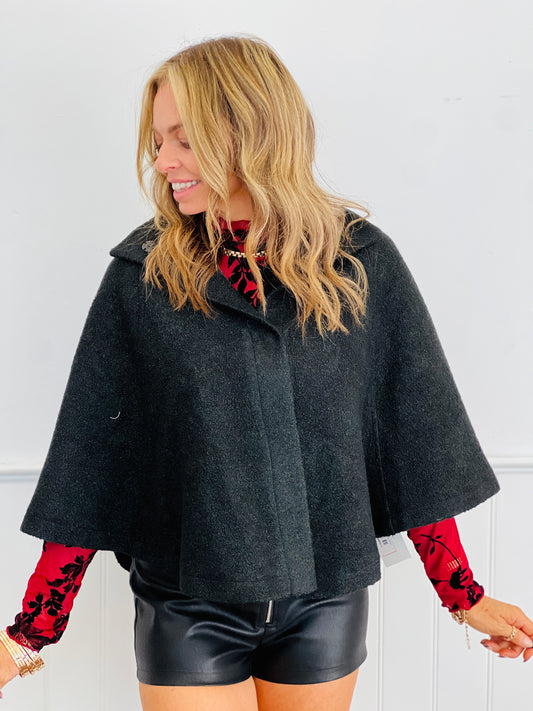 Black Short Cape Coat (Reg & Plus)