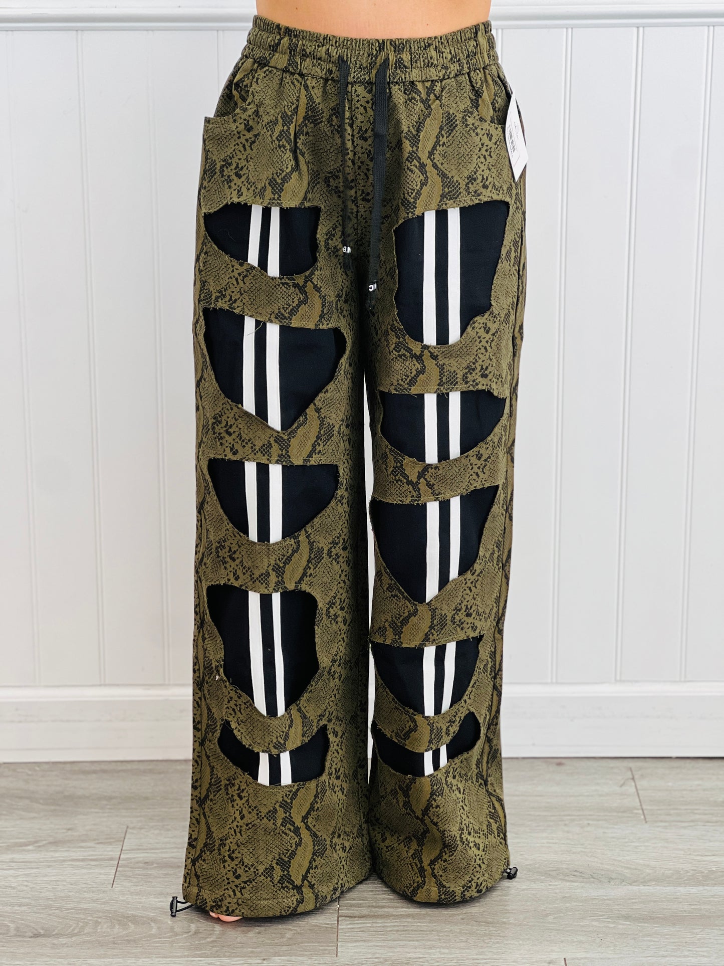 Snake Print Stripe Cut Out Detail Pants (Reg.)
