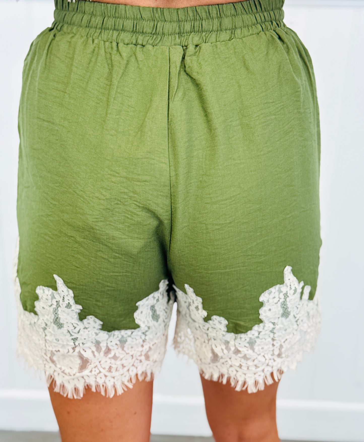 Scallop Lace Trim Solid Shorts (Reg.)-2 Colors
