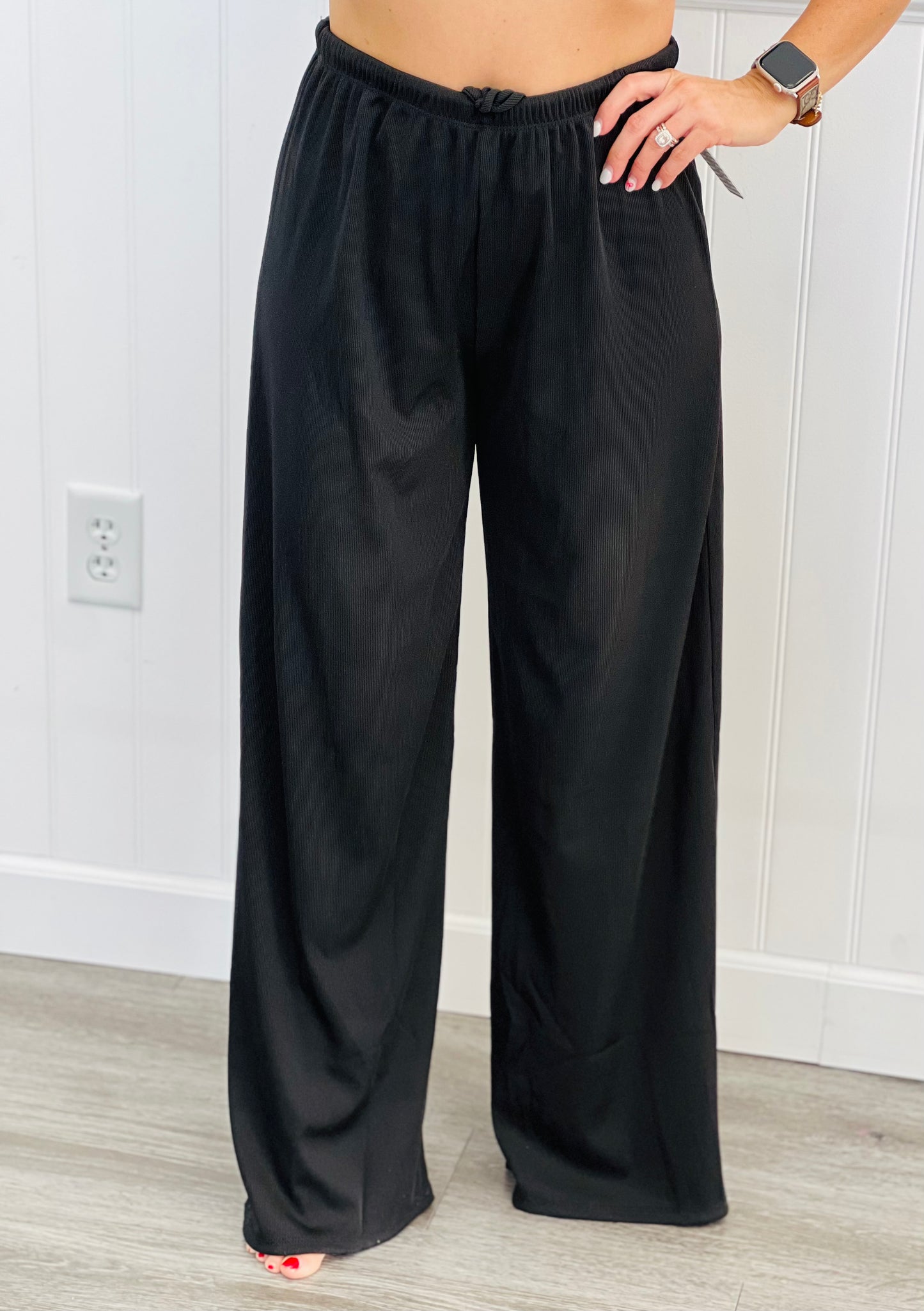 Black Mid-Rise Drawstring Pants (Reg)