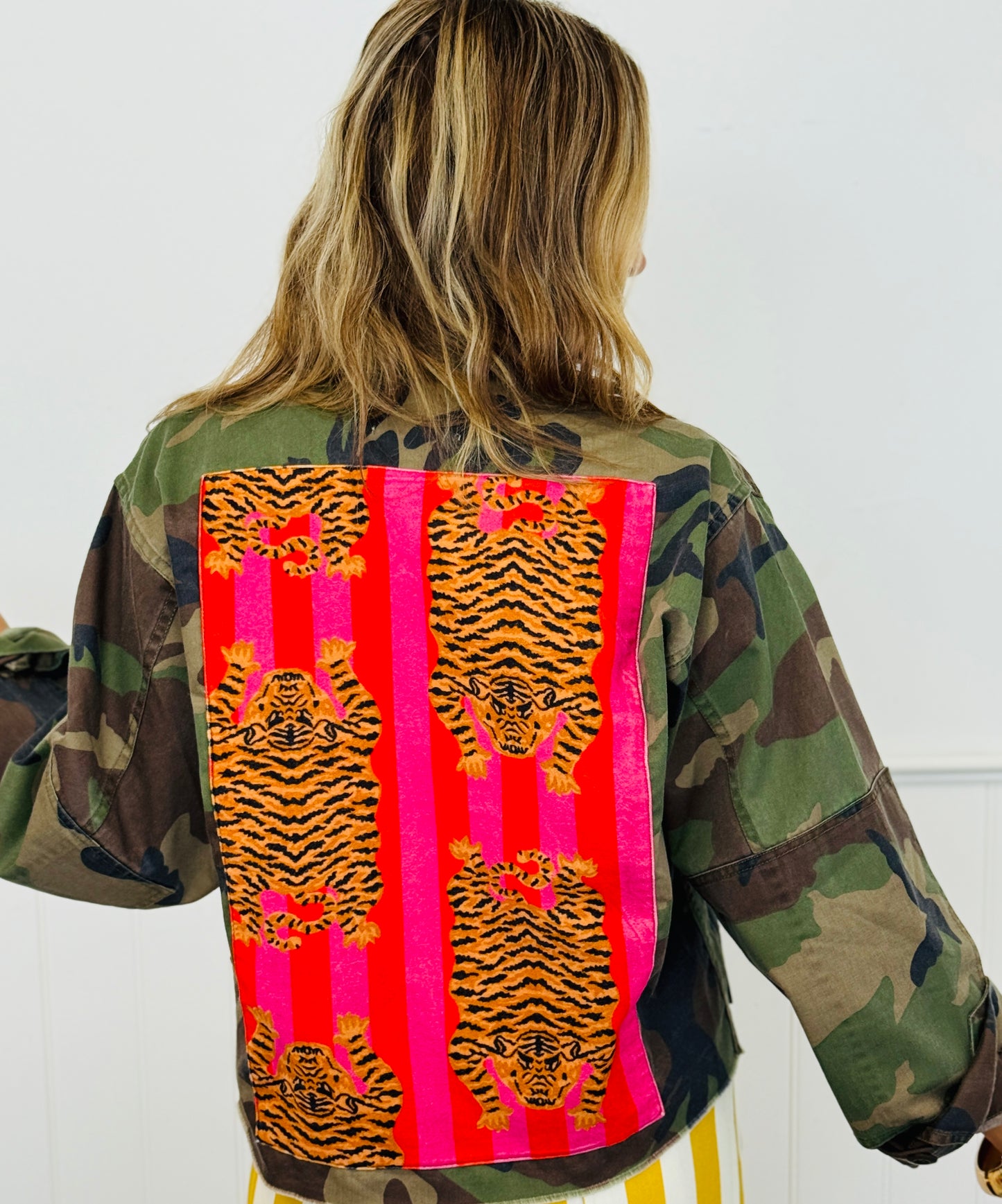 Camo Print Tiger Graphic Jacket (Reg.)