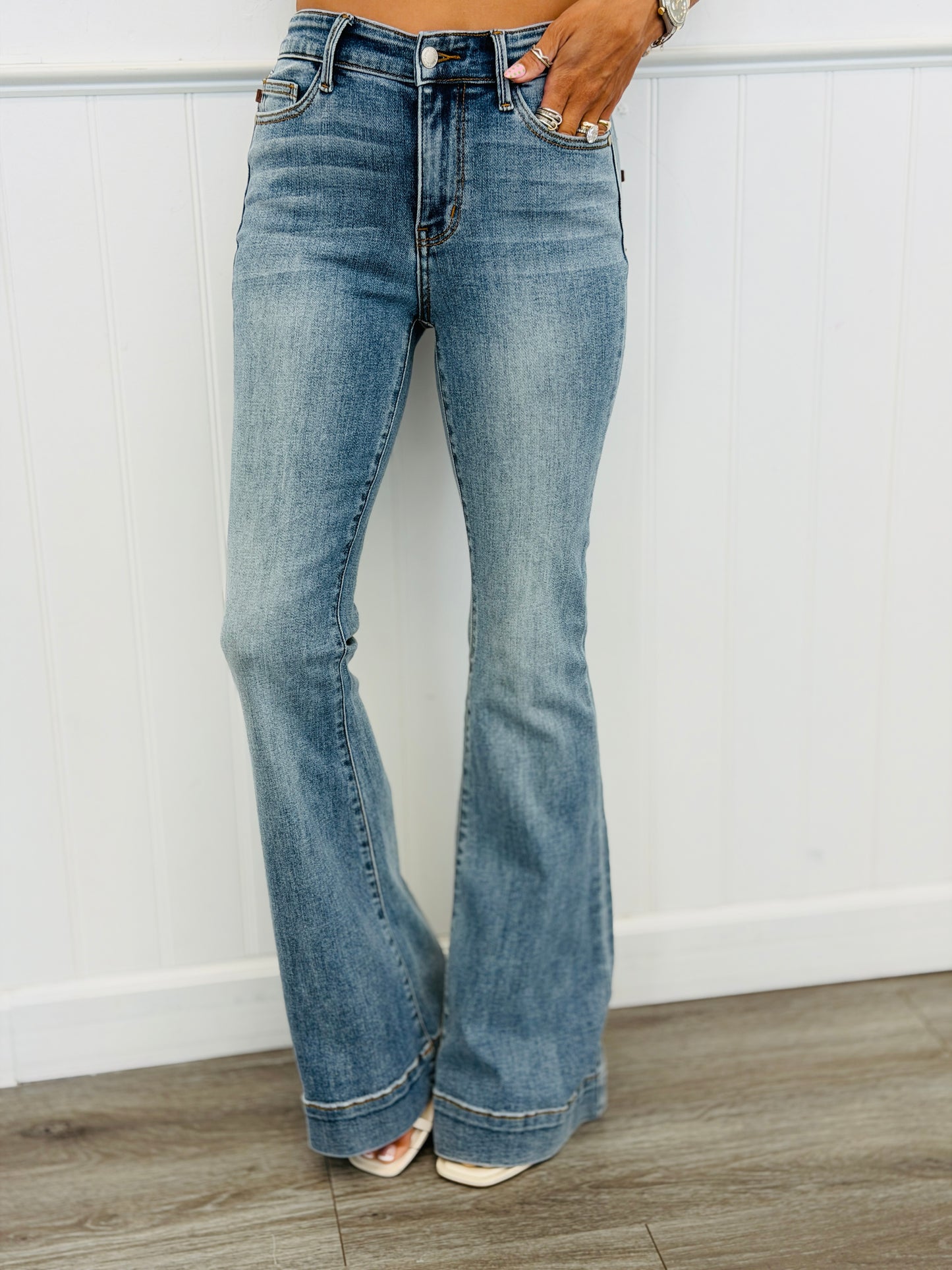 Judy Blue Willow Mid-Rise Flare Jeans (Reg. and Plus)