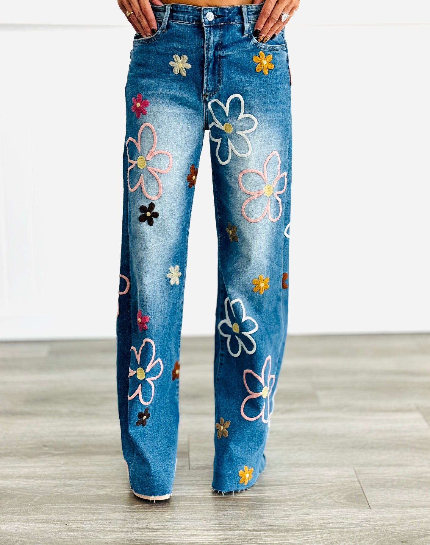 Floral Embroidered Denim Pants (Reg.)