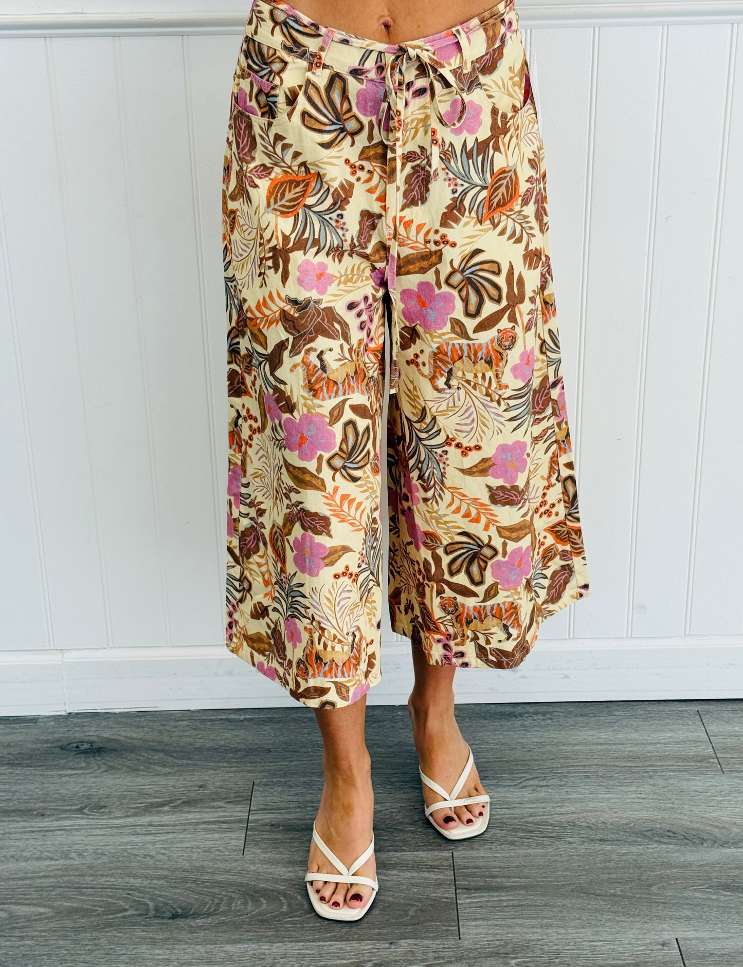 Lavender/Brown Floral Tropical Print Cropped Pants (Reg. and Plus)