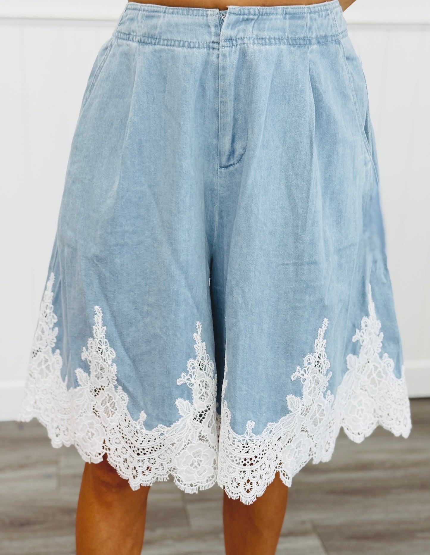 Denim Lace Bermuda Shorts (Reg.)