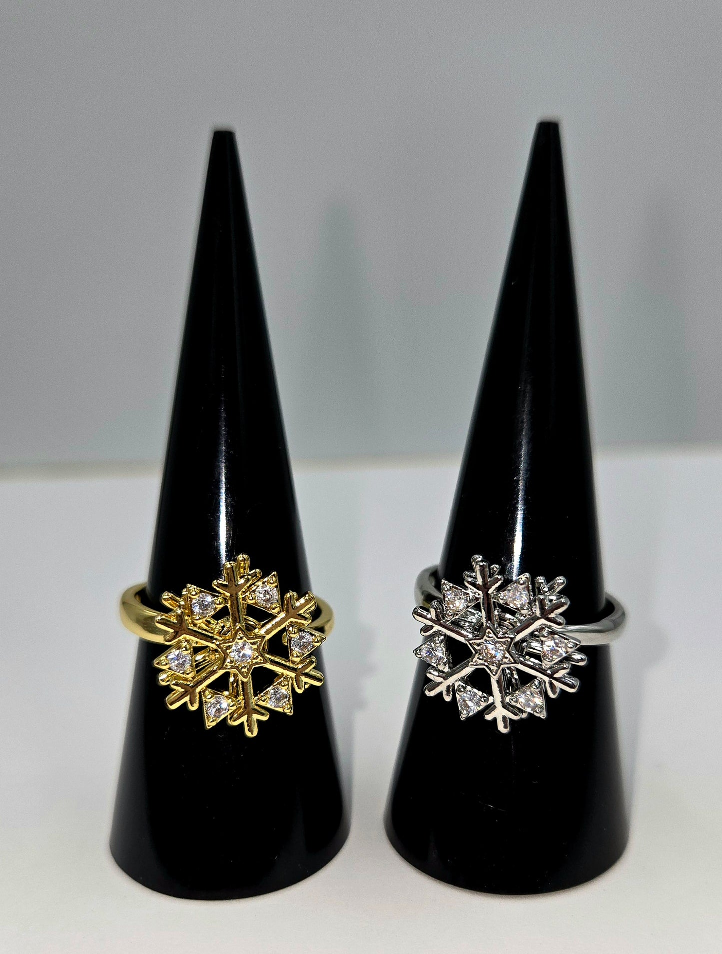 Radiant Snowflake Spinning Ring (2 colors)