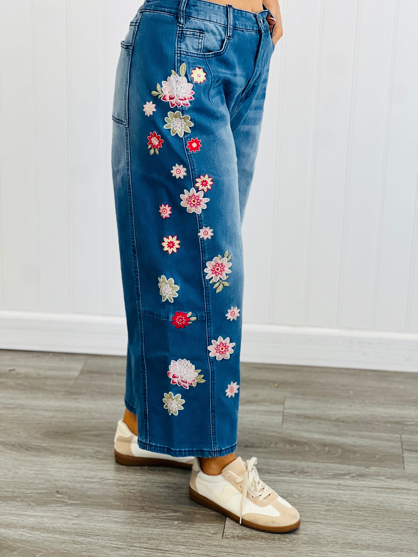 Denim Floral Embroidered Pants (Reg.)