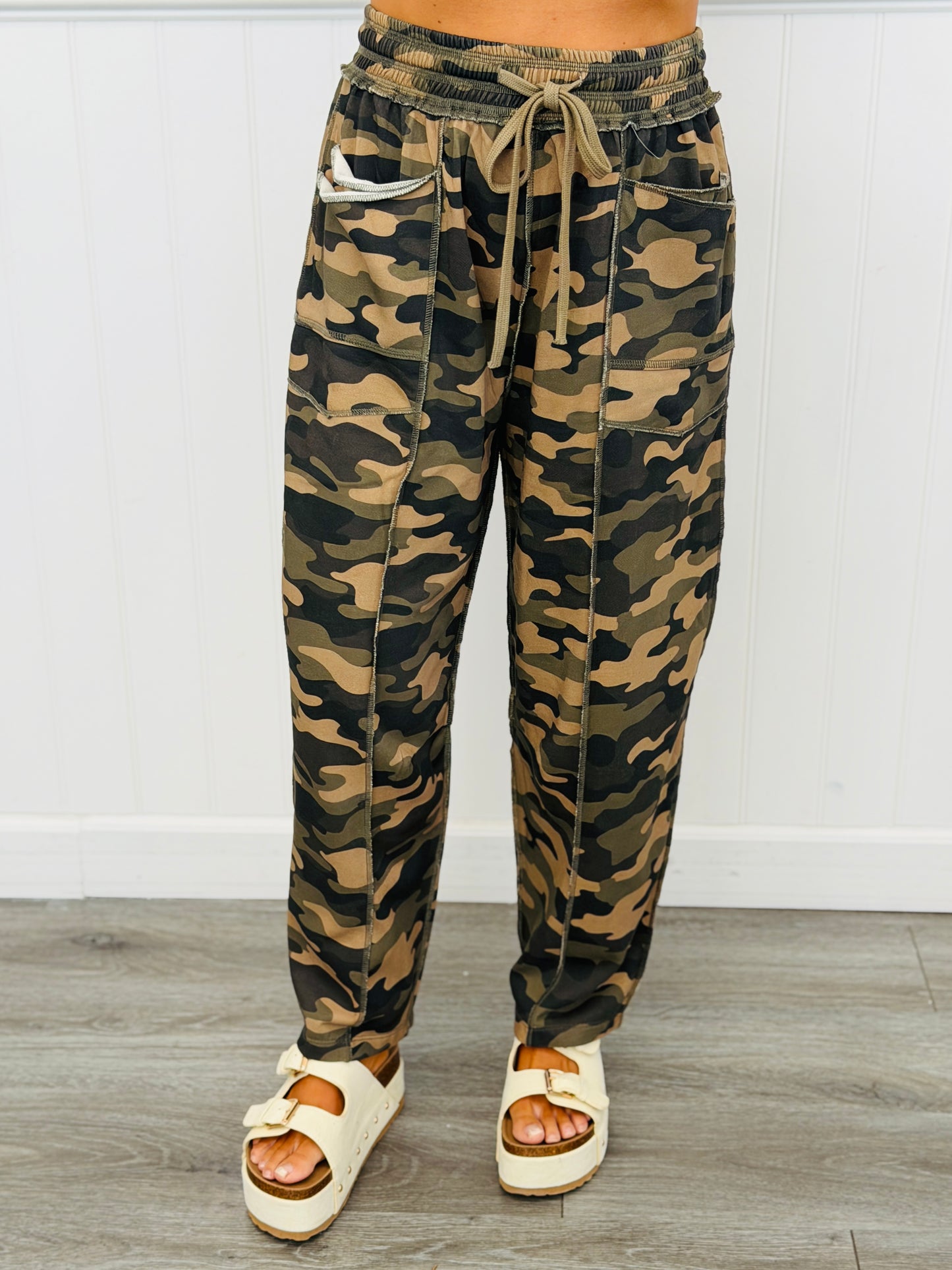Camouflage Print Utility Barrel Pants (Reg.)