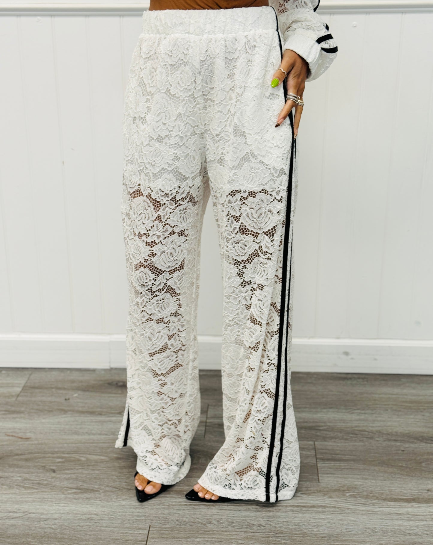 White Lace Side Stripe Jacket & Pants Set (Reg.)