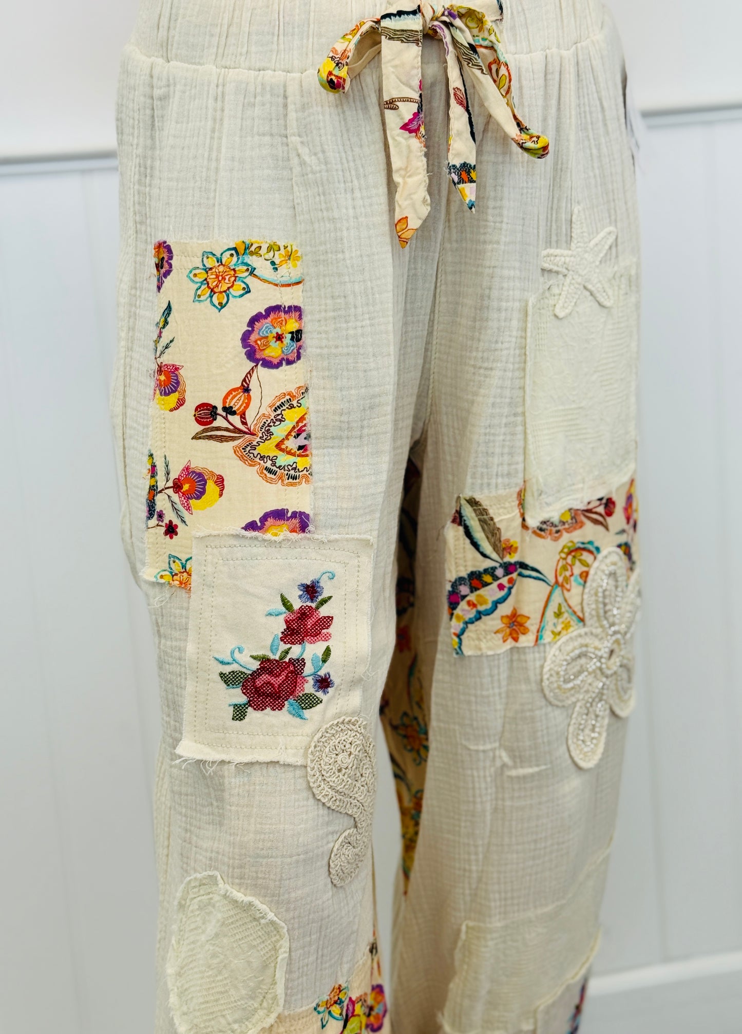 POL Natural Crochet Print Patch Joggers (Reg.)