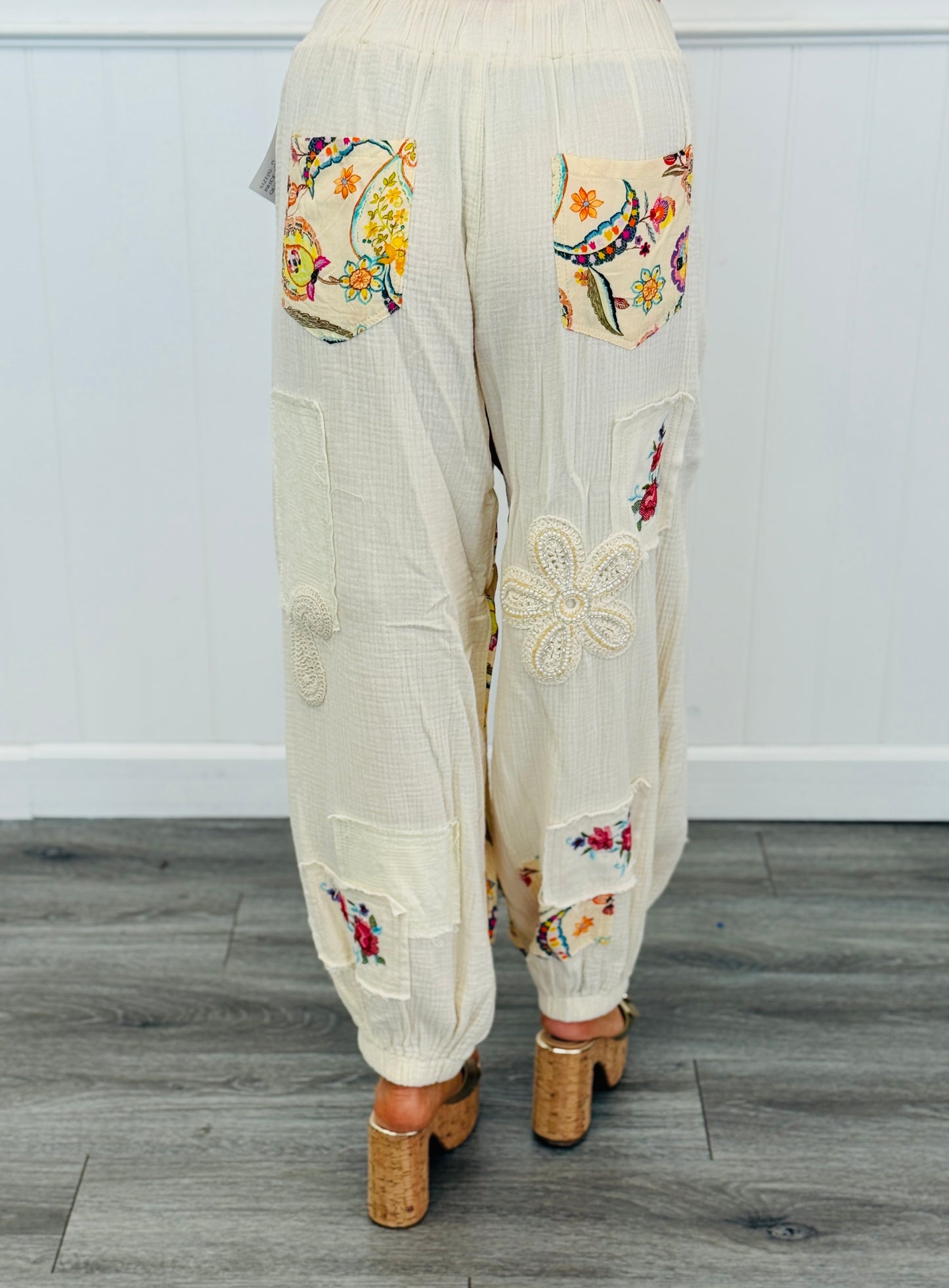 POL Natural Crochet Print Patch Joggers (Reg.)