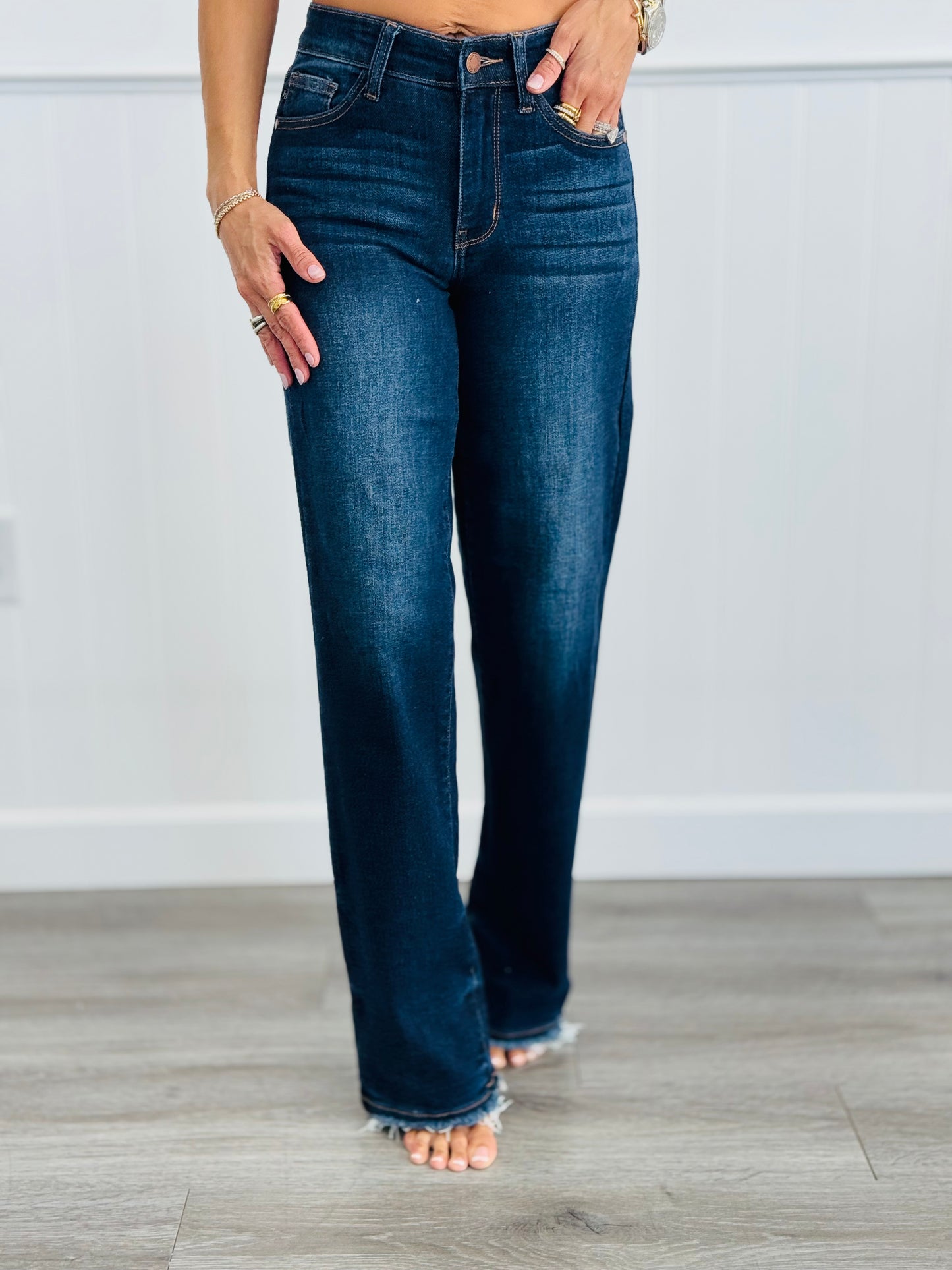 Judy Blue Walk It Out Straight Jeans (Reg. & Plus)