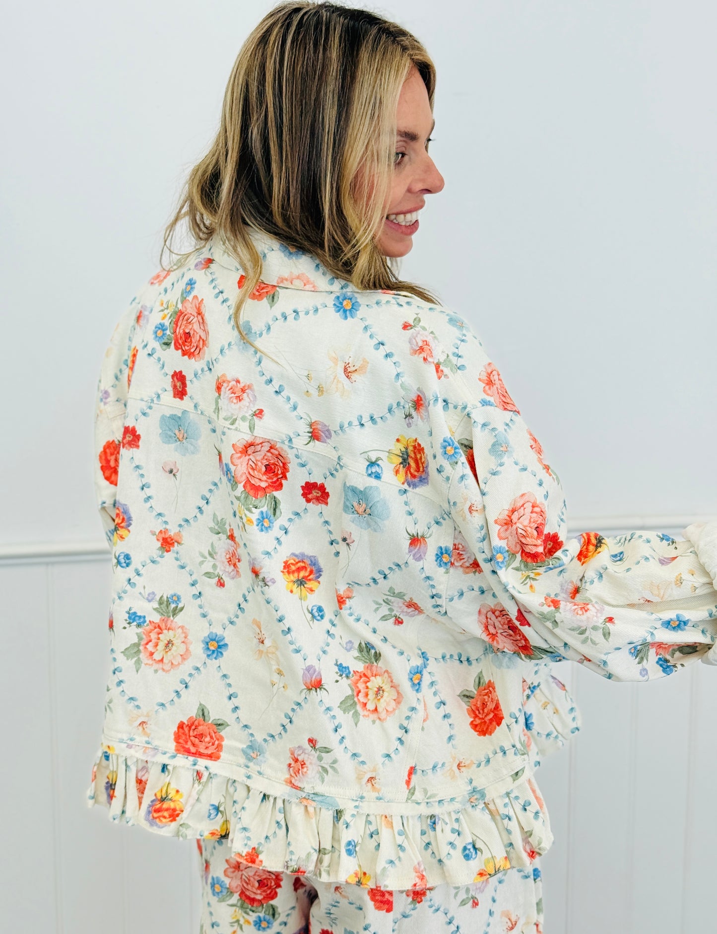 Floral Ruffled Hem Button Up Top (Reg.)