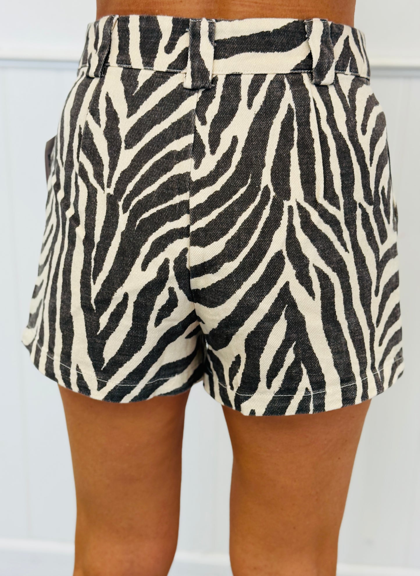 Black Zebra Tailored Shorts (Reg.)