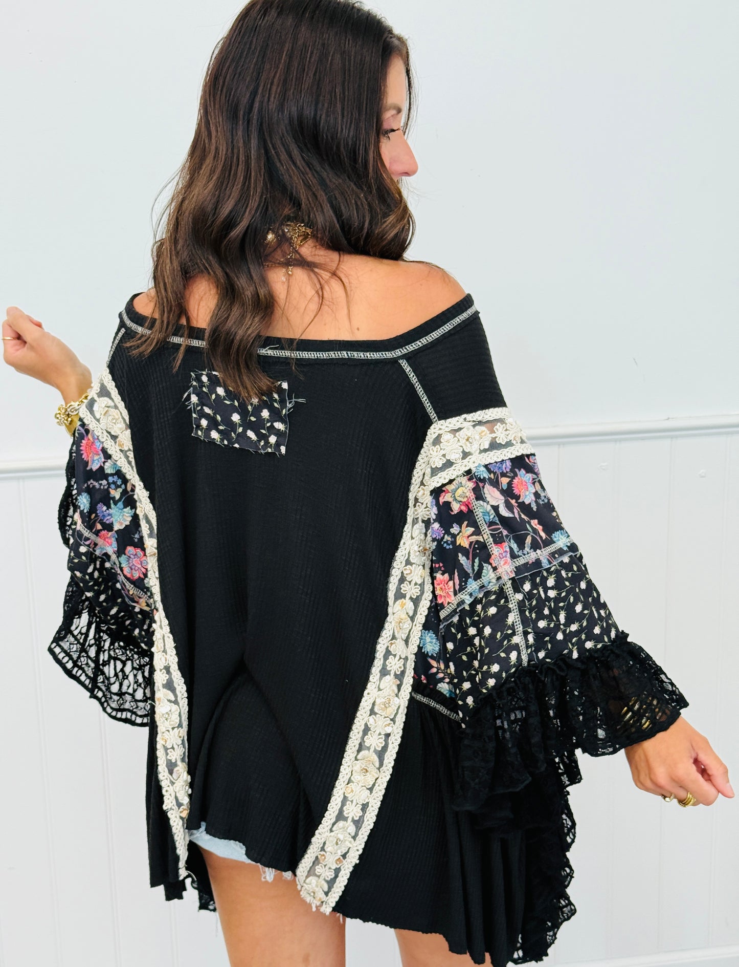 POL Black Beauty Lace Flower Accent Top (Reg.)