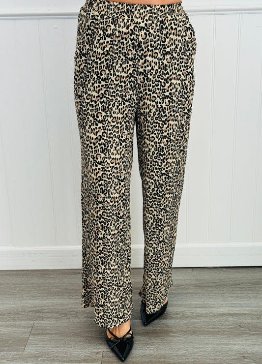 Leopard Textured Knit Lounge Pants (Reg. and Plus)