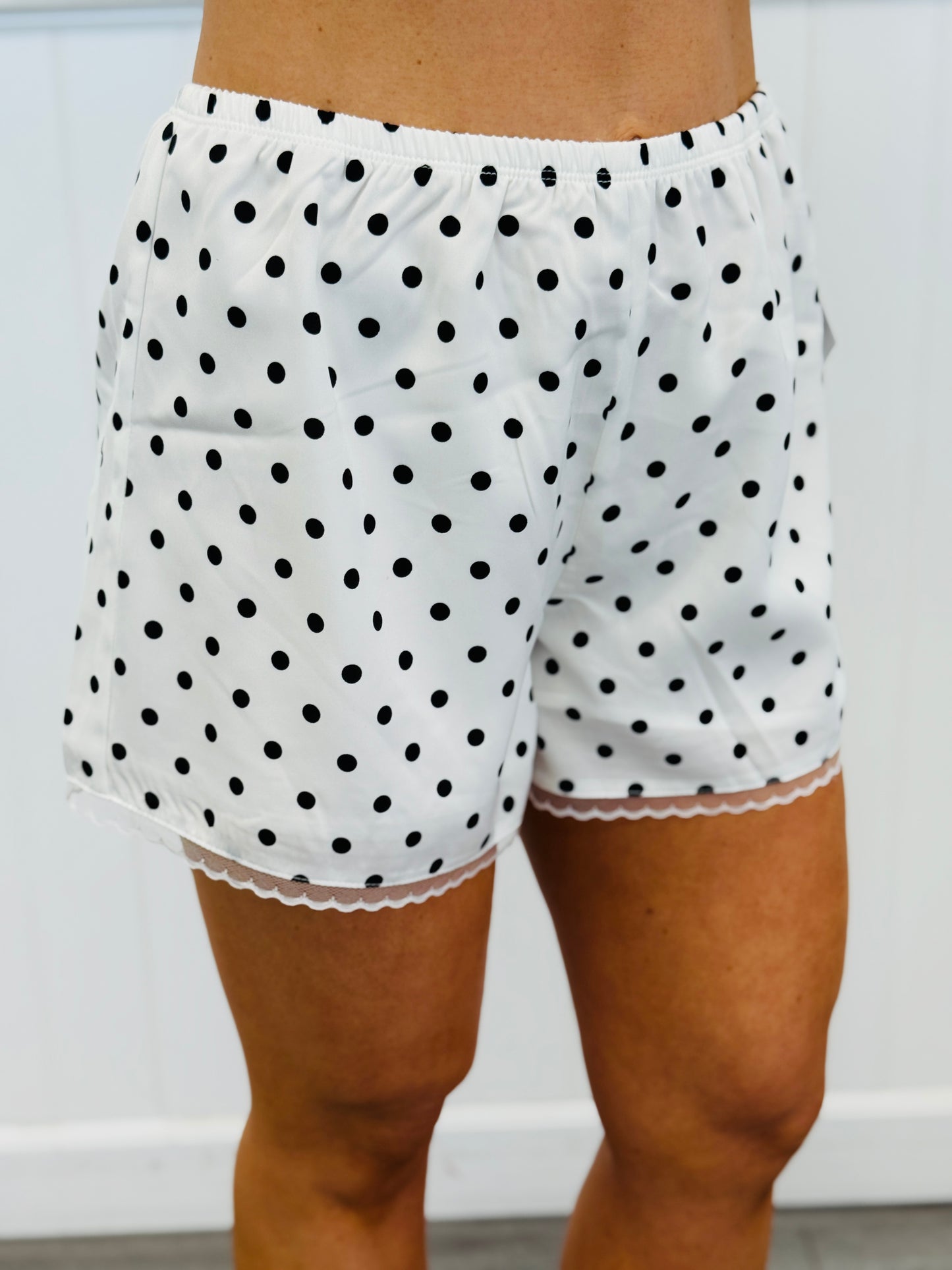 Polka Dot Lace Trim Hem Shorts (Reg.)