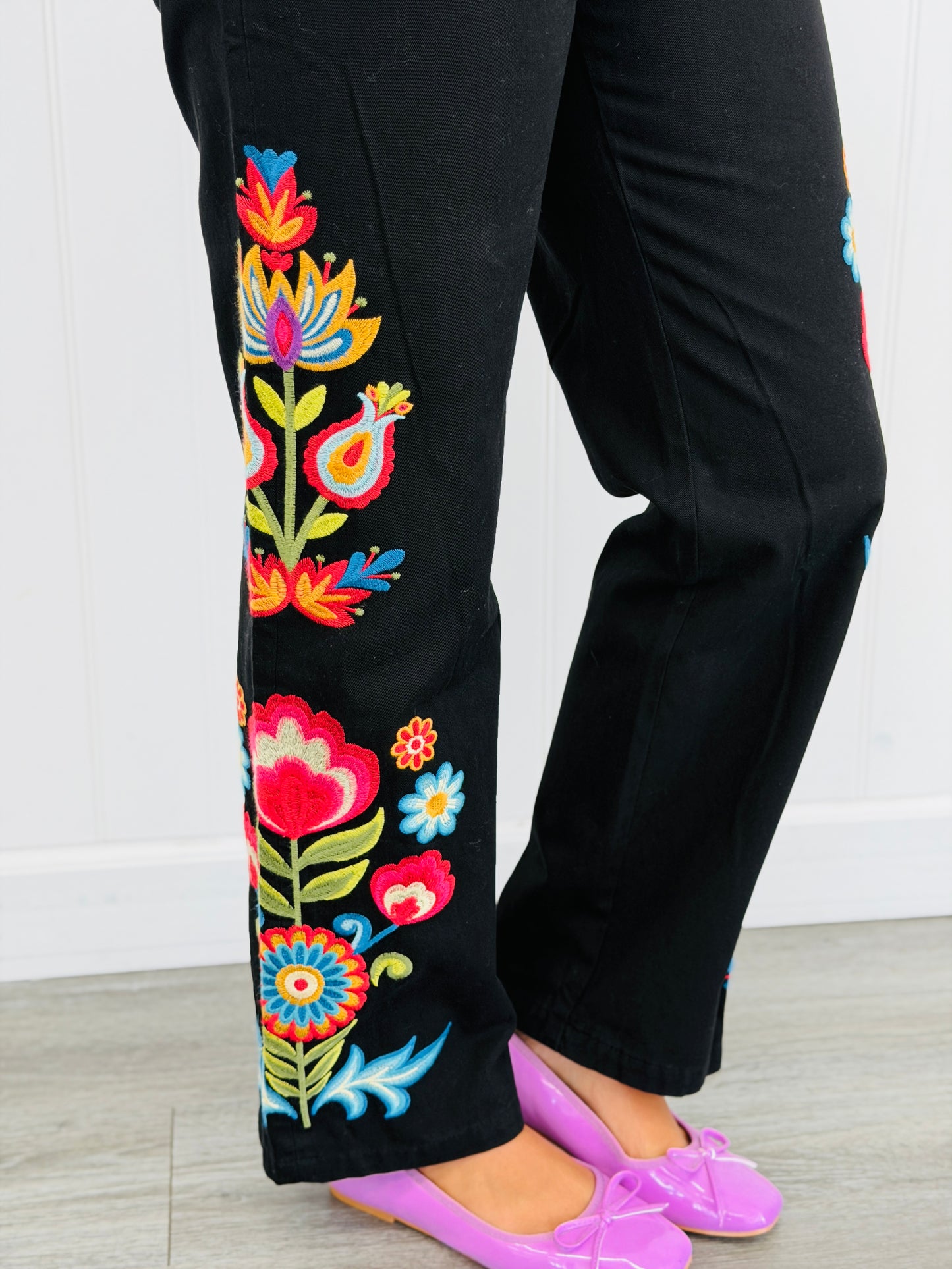 Black Denim Floral Embroidered Pants (Reg.)
