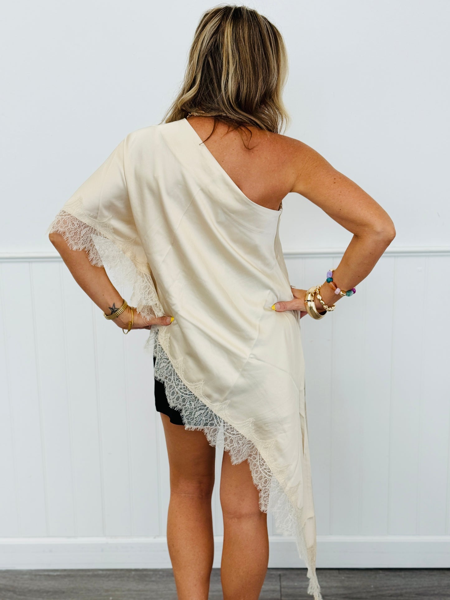 Beige Asymmetrical Lace Hem Blouse (Reg.)
