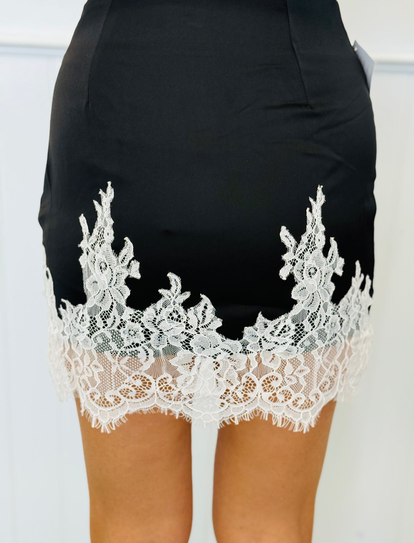 Black/White Lace Trim Mini Skirt (Reg.)