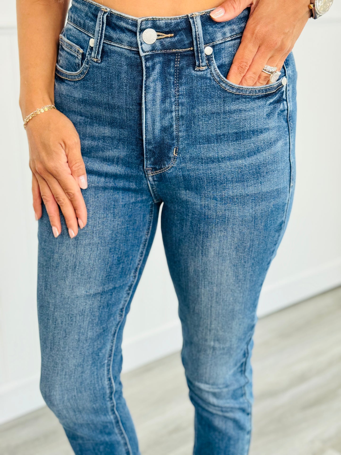 Judy Blue Confidence Beyond Compare Tummy Control Skinny Jeans (Reg. and Plus)