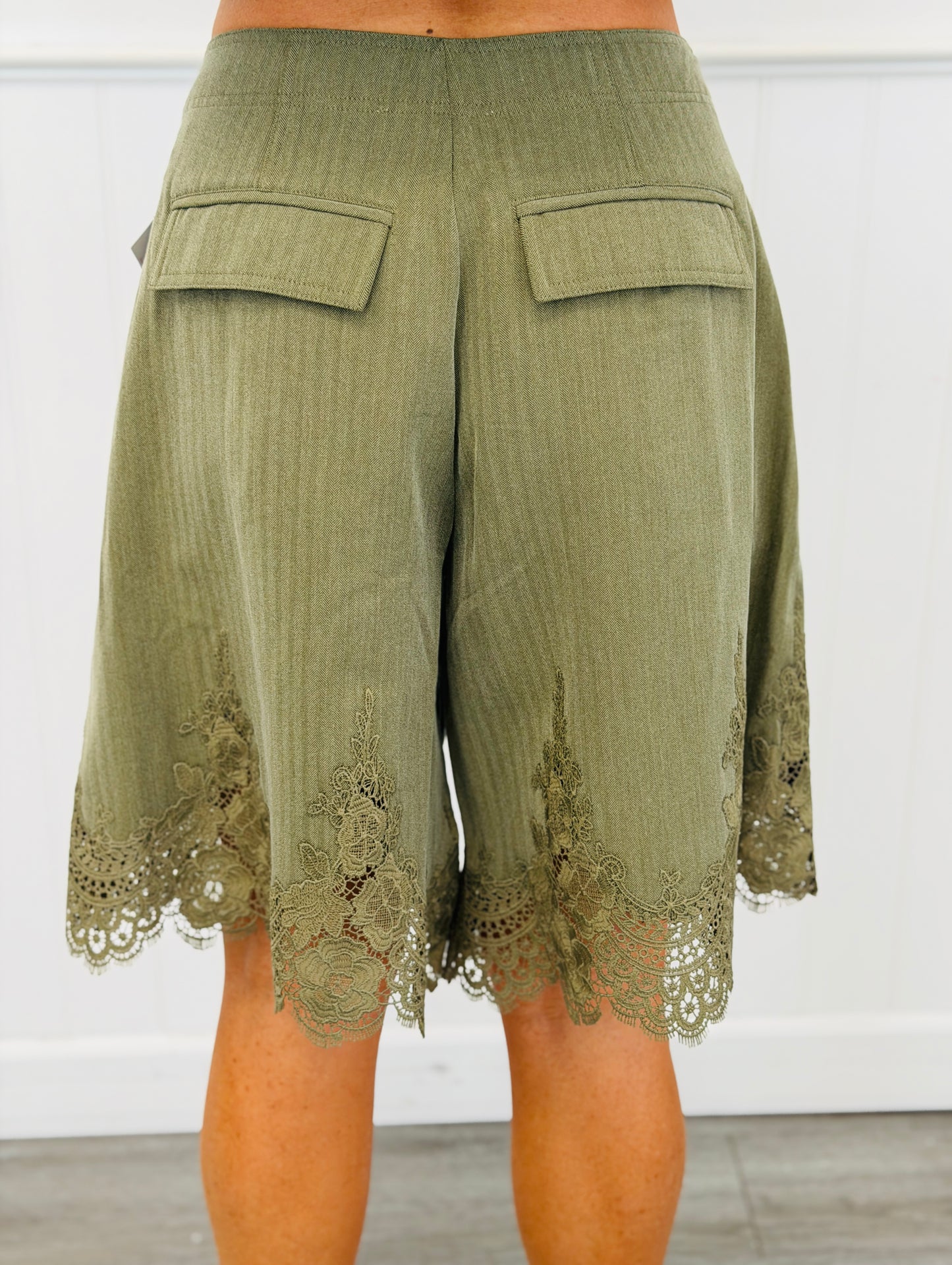 Olive Lace Detailed Long Shorts (Reg.)